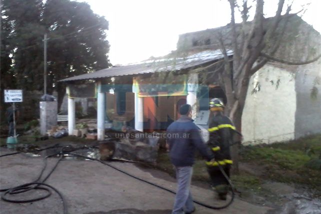 Sofocaron un incendio en un comercio de la localidad de Nelson