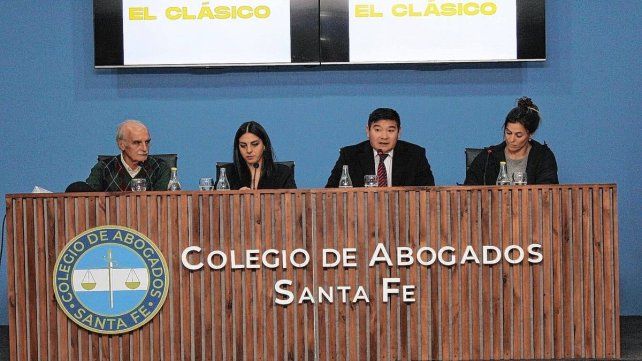 &nbsp;En el salón Bautista Alberdi se presentó la maratón por los caminos de la Constitución.