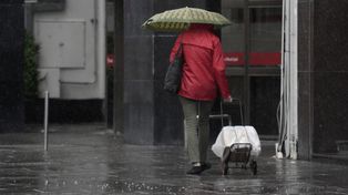 Rosario y la región siguen bajo alerta por fuertes tormentas y la inestabilidad seguirá hasta mañana. La máxima para este miércoles se prevé en 21º.&nbsp;