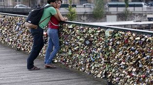 París le dice adiós a los candados del amor donde miles se juraron amor eterno