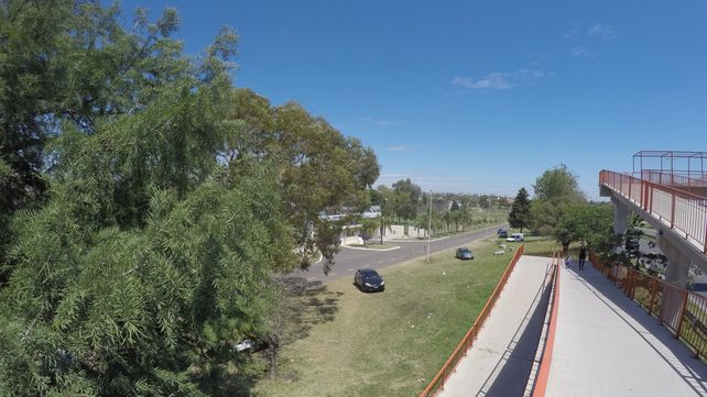 Ellos además incluyen el puente peatonal en el circuito diario.&nbsp;