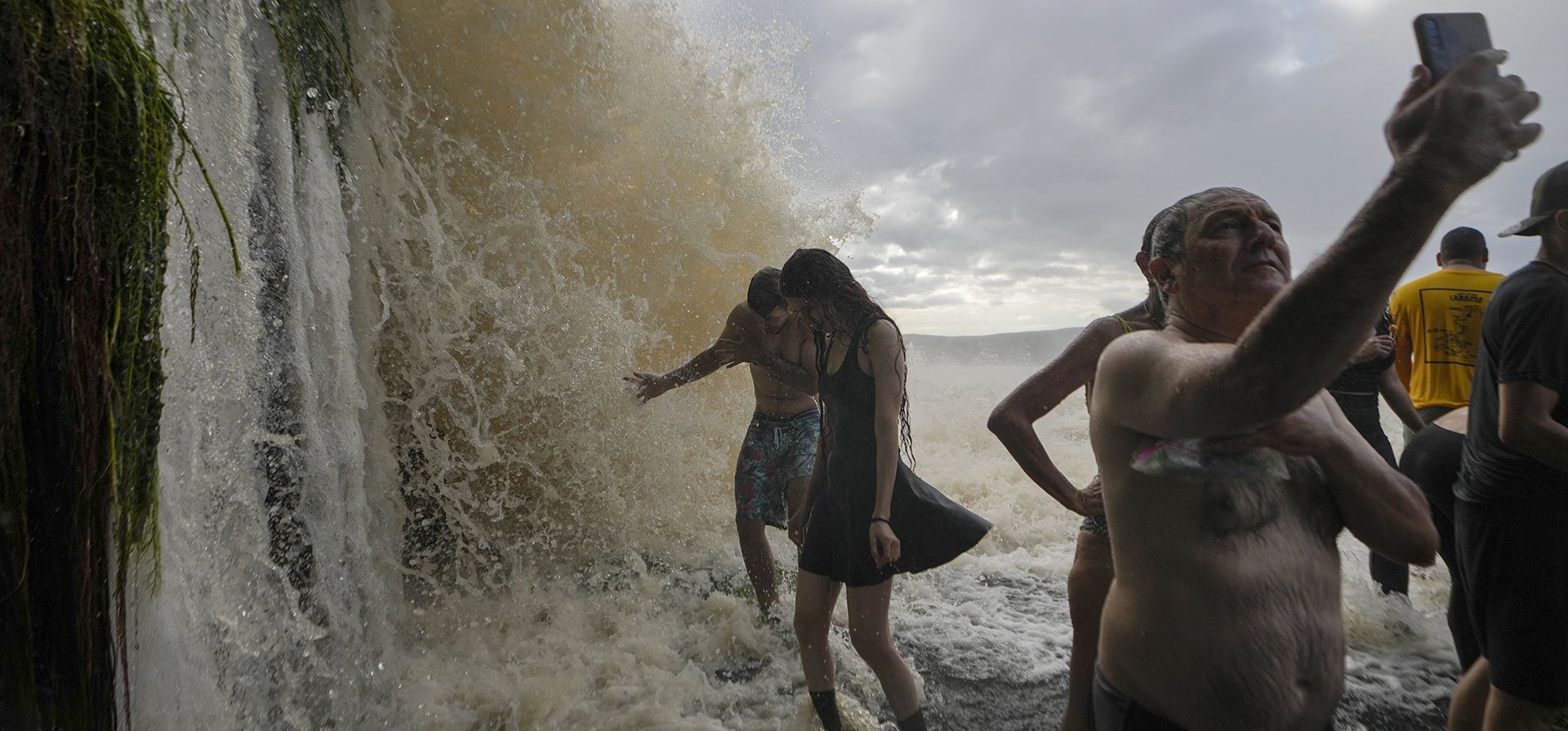 Turistas visitan la cascada Golondrina en el Parque Nacional Canaima, Venezuela, el domingo 12 de enero de 2025. (Foto AP/Matias Delacroix) Turistas visitan la cascada Golondrina en el Parque Nacional Canaima, Venezuela, el domingo 12 de enero de 2025. (Foto AP/Matias Delacroix)