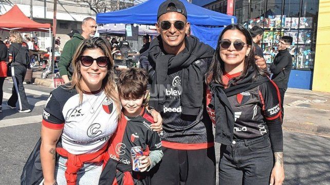 La gente de Colón volvió a mostrar su pasión y color para el duelo ante Chaco For Ever