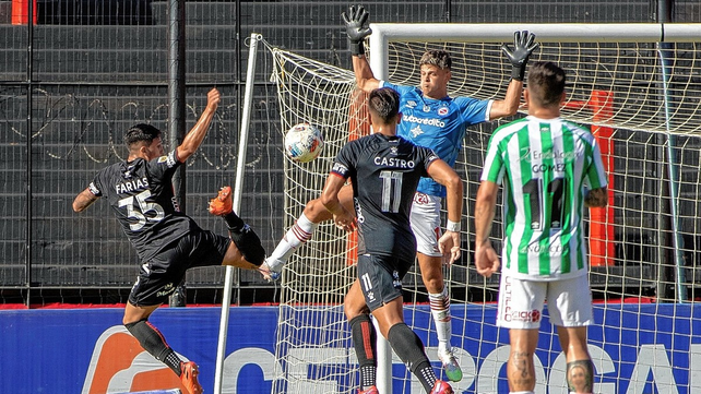 Facundo Farías será uno de los delanteros de Colón para visitar a River.
