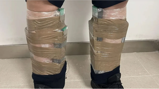 Un hombre intentó cruzar una frontera con 68 iPhone pegados al cuerpo con cinta de embalar