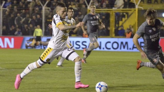 Olimpo va por su primera alegría en casa