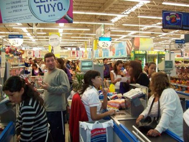 Denunció discriminación en un súper porque le escribieron glúteos grandes en el ticket