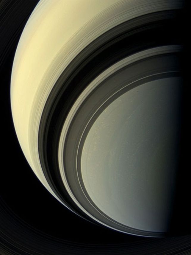 Las primeras imágenes a todo color de Saturno y sus lunas