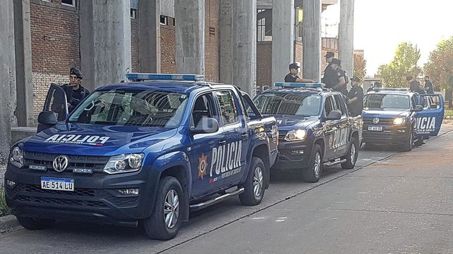 Policía santafesina realiza los peritajes en inmediaciones del Estadio de Colón tras la balacera ocurridos en la tarde del martes durante el encuentro con Peñarol.