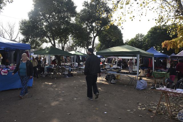 La Saladita local funciona en la plaza Homero Manzi (Salvá al 6000)