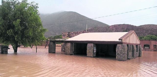 El alud de barro y agua castigó Volcán