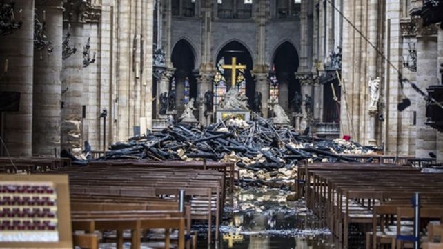 desastre. Gran parte de los techos de la catedral se derrumbaron sobre la nave