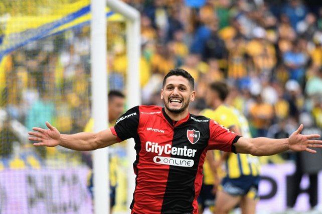 Juan Manuel García celebra el gol del triunfo en Arroyito en 2022.