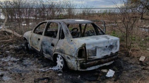 Conmoción en Villa Gobernador Gálvez: dos personas muertas en un auto quemado