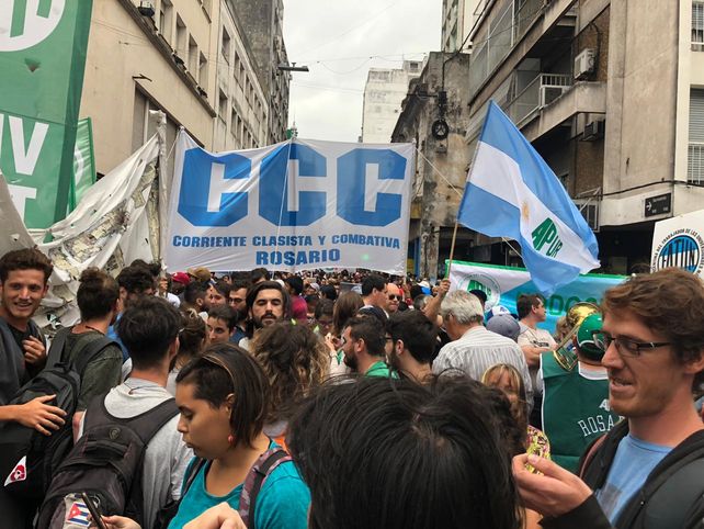 Rosario se volcó a las calles en un claro repudio de los tarifazos y los ajustes