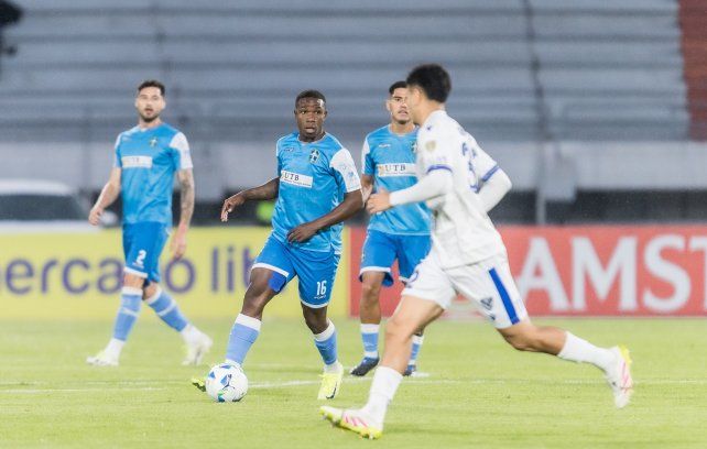 Vélez jugó en Bolivia.
