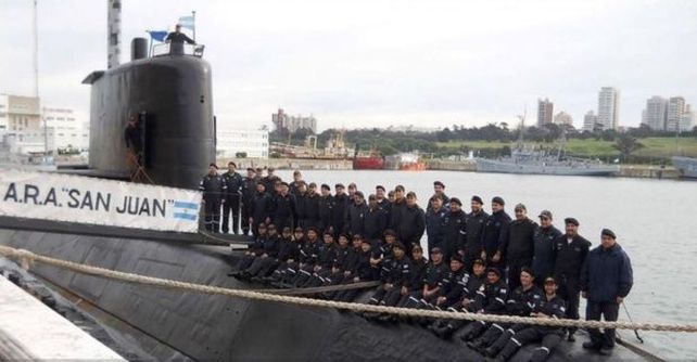 Un familiar de uno de los tripulantes dice que un vidente sabe dónde está el submarino
