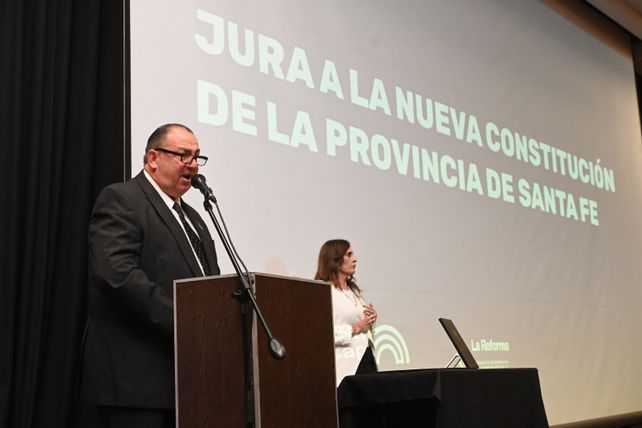 Santa Fe juró lealtad a la nueva Constitución y puso en marcha el camino hacia la Carta Orgánica Municipal Santa Fe juró lealtad a la nueva Constitución y puso en marcha el camino hacia la Carta Orgánica Municipal