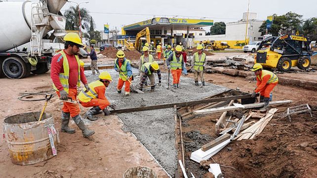 Pavimentación. Una de las tantas obras en rutas santafesinas.