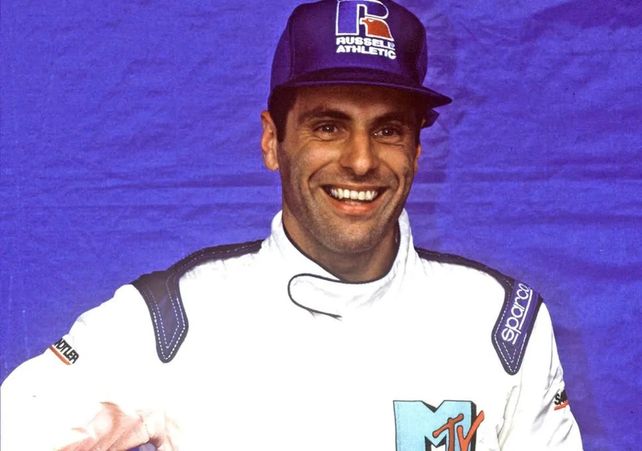 Durante las clasificaciones del Gran Premio de San Marino de 1994, Ronald Ratzenberger chocó en la curva Villeneuve y falleció.