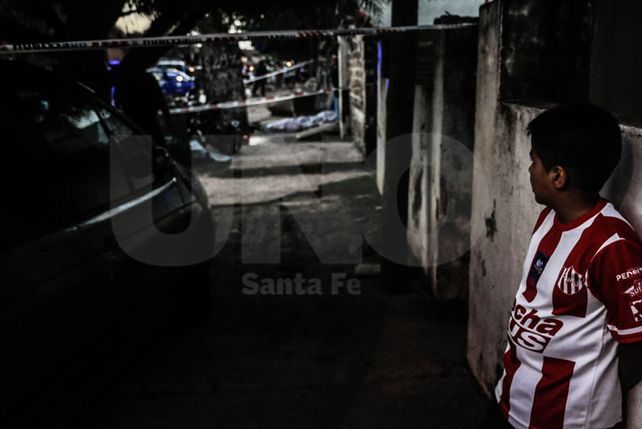 Asesinaron a puñaladas a un joven en el Bº Brigadier López Asesinaron a puñaladas a un joven en el Bº Brigadier López