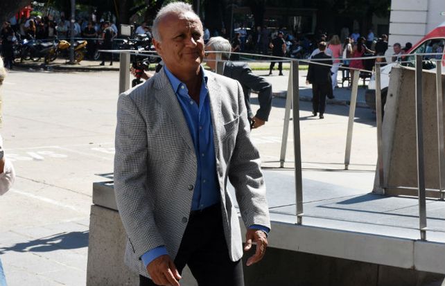 Miguel Del Sel llega a la legislatura provincial para participar de la asunción de Lifschitz como gobernador. Su futuro podría estar en Panamá.  (Foto: Celina Mutti Lovera)