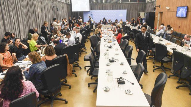 Se reanudó el debate de la Ley Ómnibus en Diputados. El oficialismo continúa con las conversaciones con los bloques de oposición para avanzar en acuerdos