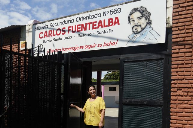 En medio del paro, los docentes siguen ayudando a sus alumnos afectados por la tormenta