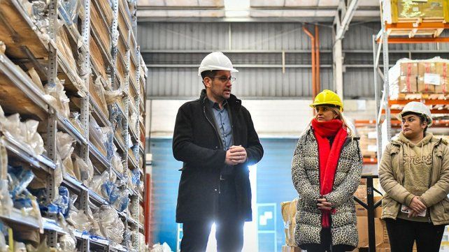 Tras un relevamiento Enersa detectó una importante cantidad de ropa de trabajo que dejó de tener uso operativo y la donó a Copnaf&nbsp;