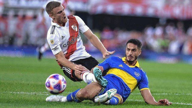La pierna fuerte abundó en el primer tiempo que jugaron River y Boca.