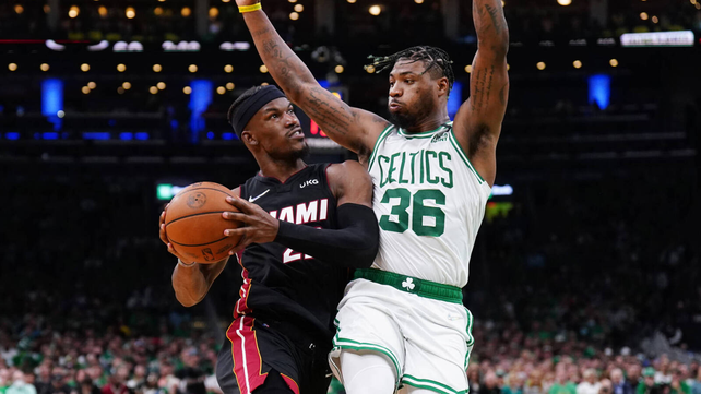 Boston arrasó con Miami para igualar la serie final del Este en la NBA