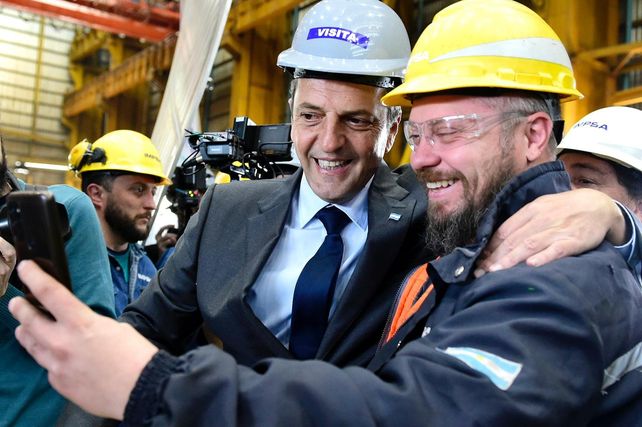 El ministro y precandidato visitó la planta de Impsa en Mendoza.