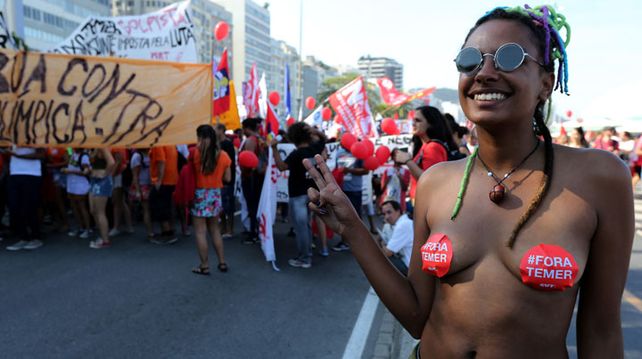 Por las protestas en Brasil, se desvió el recorrido de la antorcha olímpica