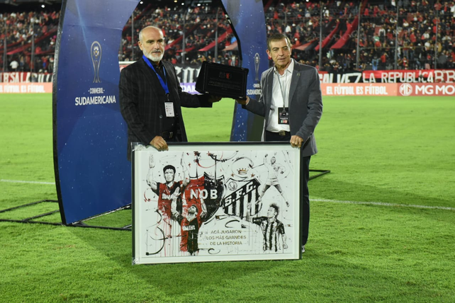 Newells le ganó 1 a 0 a Santos y es más puntero que nunca en su grupo