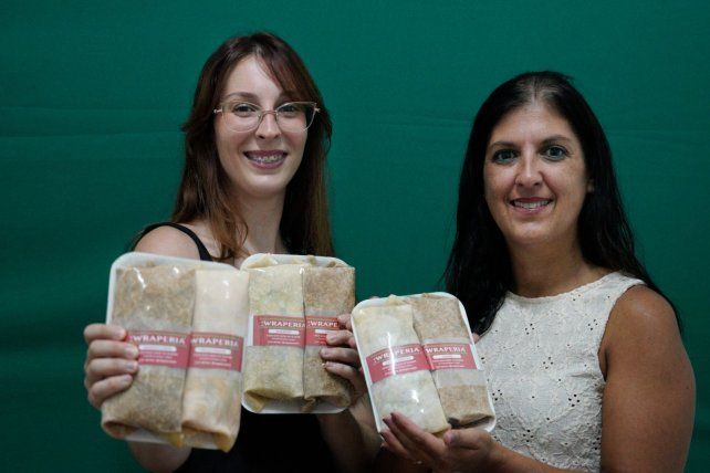 Florencia Saluzzo y Diana Pereira García elaboran unos 20 sabores de wraps en La Wrapería.