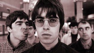 Tras 15 años separados, Oasis volverá a los escenarios gracias a la reconciliación entre Noel y Liam Gallagher.