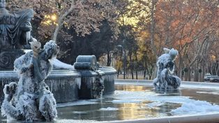 Las fotos de la ola polar en toda la Argentina: piletas congeladas y calles cubiertas de hielo