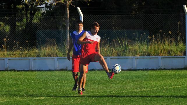 Nicolás Ledesma jugó 18 meses en Atlético Paraná. Podría tener un nuevo ciclo en el Decano. &nbsp;