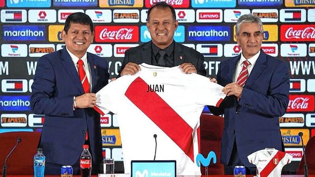 Reynoso fue presentado como nuevo DT de Perú