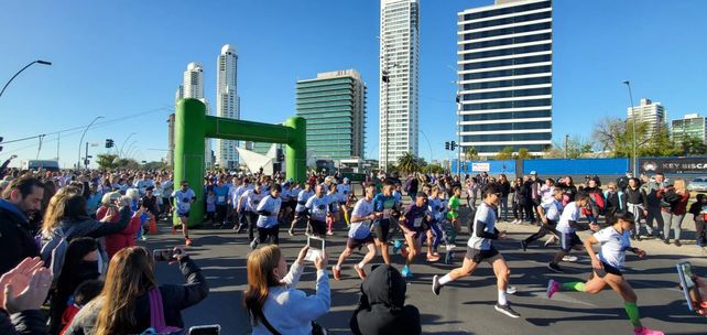 Más de 500 asistentes disfrutaron corriendo en la mañana del domingo en la zona de Puerto Norte.