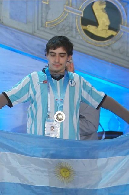 Julián cosechó una nueva medalla de plata.