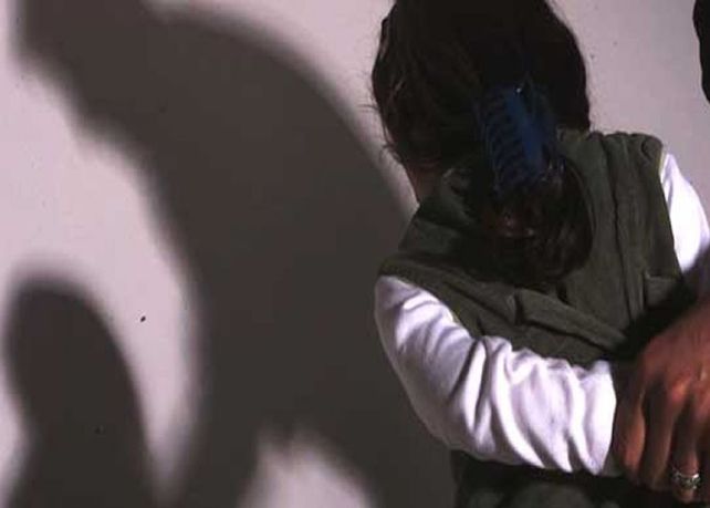 Detuvieron a un hombre acusado de abusar a su hija durante más de 10 años