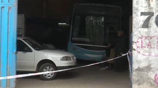 Tragedia y muerte en un taller de la zona sudoeste: un colectivo cayó sobre un mecánico