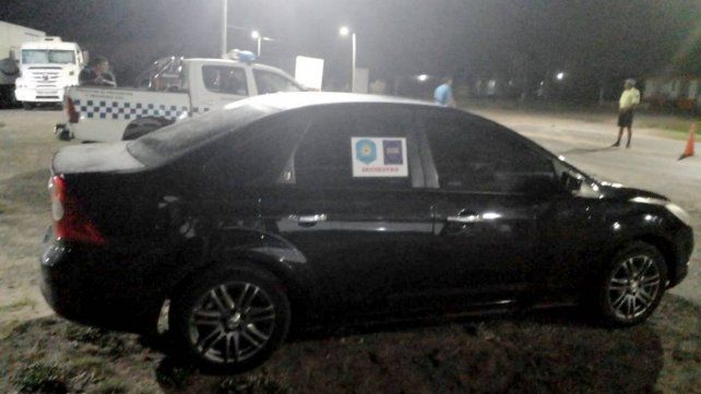 Detuvieron a dos hombres con miles de dólares, pesos y joyas