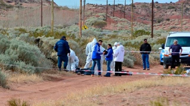 Hallaron el cadáver de una embarazada quemada con cubiertas