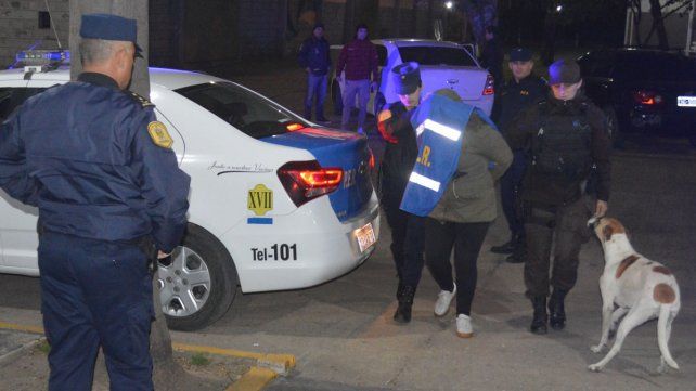 Una mujer fue detenida acusada de instigar saqueos.