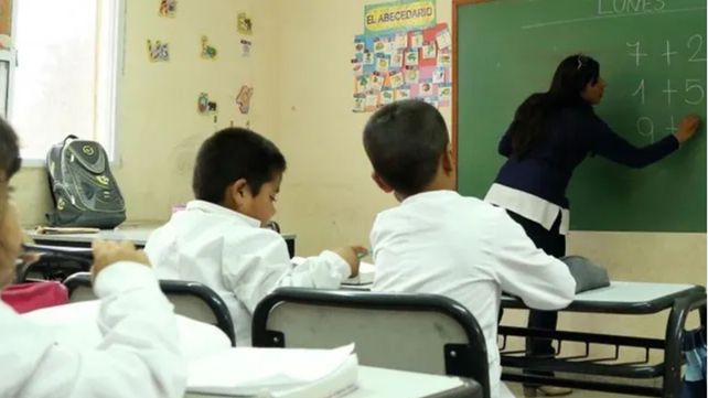 Reconocen un error en la liquidación de sueldos docentes y anticipan que habrá reintegros
