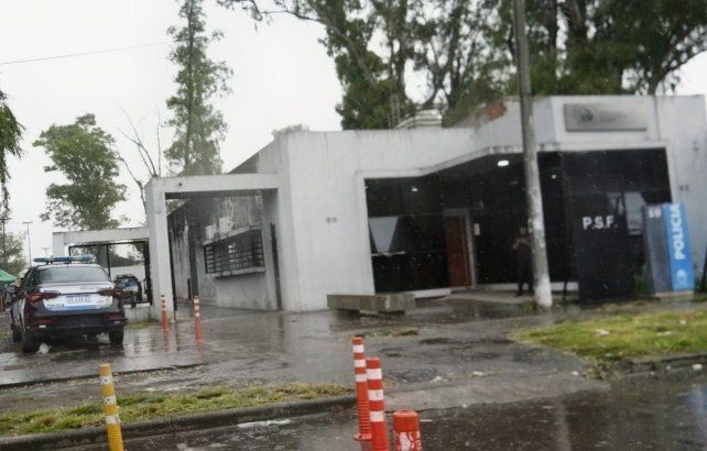 La comisaría 19ª de Rosario se ubica cerca de la esquina de bulevar Seguí y Matienzo.