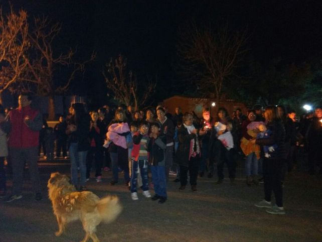 A favor del Policía. La muchedumbre defendió al condenado.