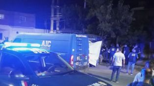 El hecho se produjo en Peñaloza y Gorostiaga, en la ciudad de Santa Fe. Un penitenciario que trabaja como remisero mató a un presunto ladrón.